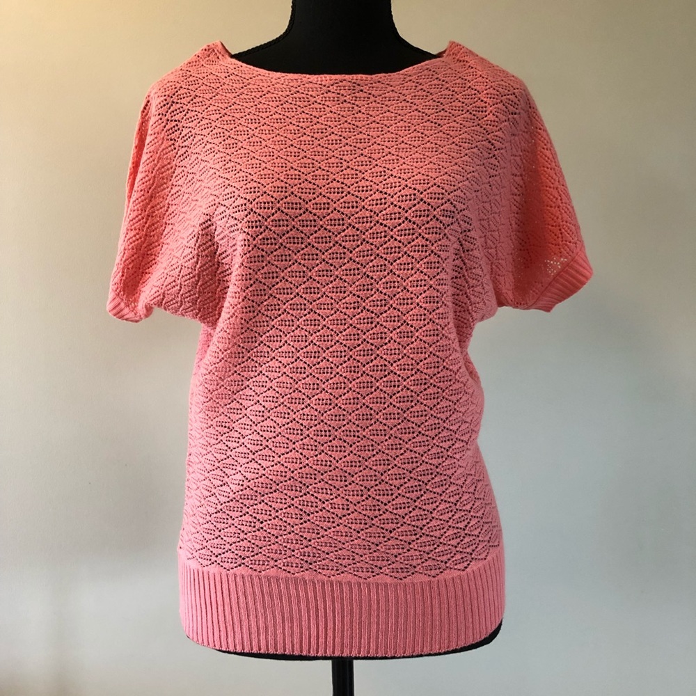 Women’s Guilty Pink lightweight short sleeve knit top size S